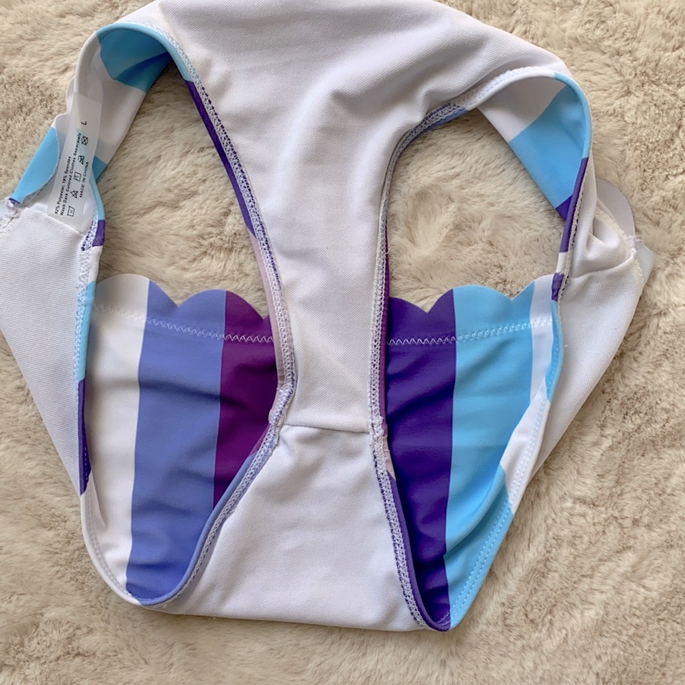 Free w/ Bundle Ruffle Midrise Bikini L - Picture 6 of 8